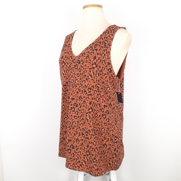 NWT Torrid | Leopard V-Neck Foxy Tee - Picture 3 of 11